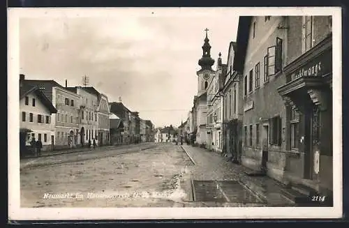 AK Neumarkt im Hausruckkreis, Marktplatz mit Geschäften