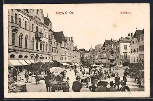 AK Steyr /O.-Oe., Stadtplatz mit Denkmal