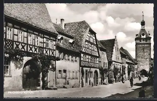 AK Prichsenstadt, Hauptstrasse mit alten Fachwerkhäusern und Stadttor