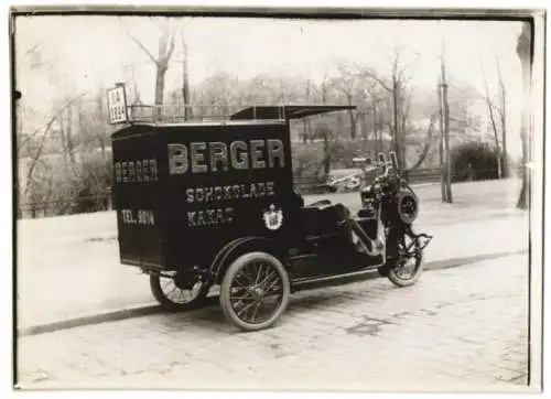 Fotografie Phänomen Phänomobil Dreirad-Kastenwagen, Lieferfahrzeug mit WeinbergerAufbau Berger Schokolade & Kakao