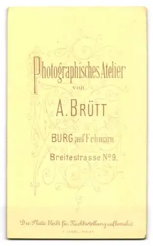 Fotografie A. Brütt, Burg auf Fehmarn, Breitestrasse Nr. 9, Porträt eines Mädchens mit Perlenkette