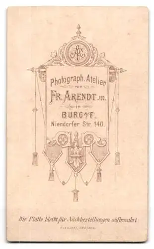 Fotografie Wilhelm Grundner, Berlin, Niendorfer Str. 140, Porträt eines feinen Herrn