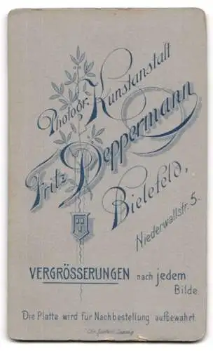 Fotografie Fritz Deppermann, Bielefeld, Niederwallstr. 5, Porträt einer Dame mit Brille