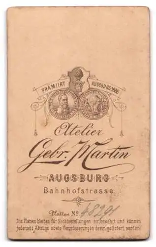 Fotografie Gebr. Martin, Augsburg, Bahnhofstrasse, Junge mit Buch und Kerzenhalter