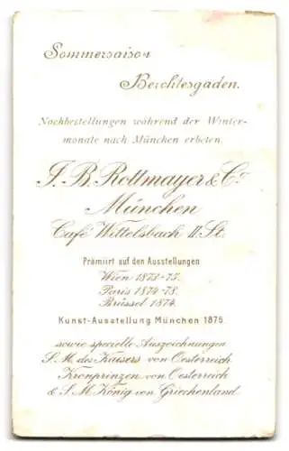 Fotografie J.B. Rottmayer & Comp., München, Café Wittelsbach, Porträt einer Frau mit Blumen