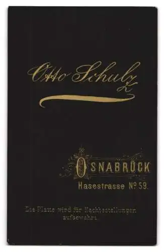 Fotografie Otto Schulz, Osnabrück, Hasestrasse 59, Porträt eines sitzenden Mannes