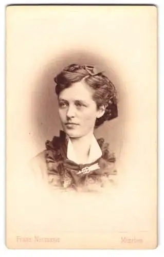 Fotografie Franz Neumayer, München, Neuhauserstrasse 29, Porträt einer Dame