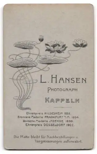 Fotografie L. Hansen, Kappeln, Porträt einer jungen Frau mit elegantem Kleid