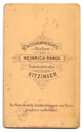 Fotografie Heinrich Ranck, Kitzingen, Bahnhofstrasse, Porträt eines eleganten Herrn