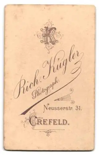 Fotografie Rich. Kügler, Crefeld, Neusserstr. 31, Porträt einer Frau im Profil