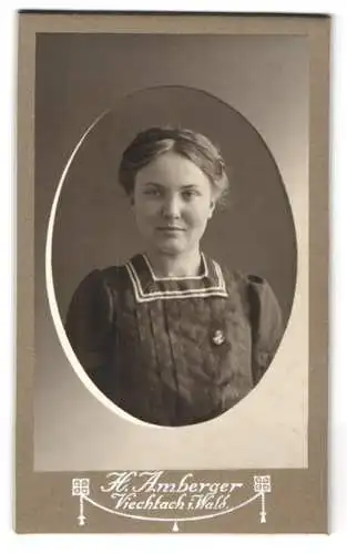 Fotografie H. Amberger, Viechtach i. Wald, Porträt einer jungen Frau