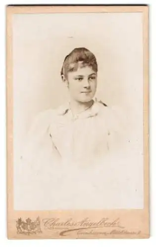 Fotografie Charles Angelbeck, Cuxhaven, Mittelstrasse 2, Porträt einer jungen Frau