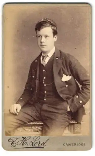 Fotografie T. H. Lord, Cambridge, Market Place 13, Porträt eines jungen Mannes