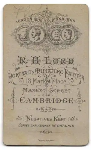 Fotografie T. H. Lord, Cambridge, Market Place 13, Porträt eines jungen Mannes