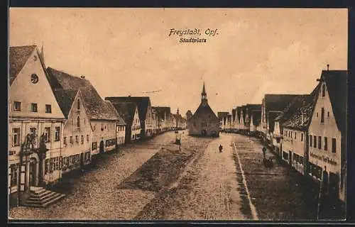 AK Freystadt /Opf., Stadtplatz mit Kirche