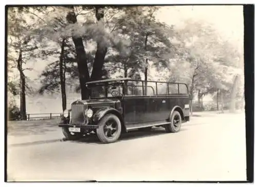 2 Fotografien Bus Mercedes Benz, Omnibus der Reichspost mit Verdeck, Bus mit Weinberger Aufbau in der Zeppelinstr. 71