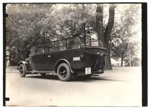 2 Fotografien Bus Mercedes Benz, Omnibus der Reichspost mit Verdeck, Bus mit Weinberger Aufbau in der Zeppelinstr. 71