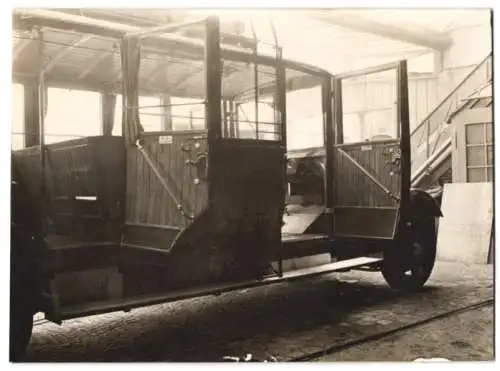 4 Fotografien Bus, Omnibus der Reichspost mit Weinberger Aufbau, Fabrik in der Zeppelinstrasse 71 München