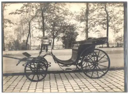 Fotografie Kutschwagen, Kutsche für Personenbeförderung, Wagenfabrik Karl Weinberger Zeppelinstrasse 71 in München