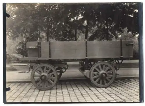 Fotografie Zweiachsiger Pritschenwagen / Kutschwagen, Wagenfabrik Karl Weinberger Zeppelinstrasse 71 in München