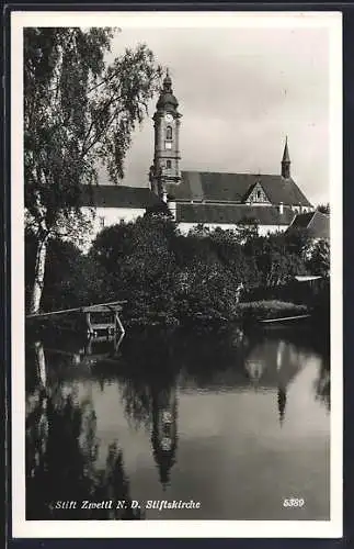 AK Zwettl /N. D., Uferpartie mit Blick auf die Stiftskirche