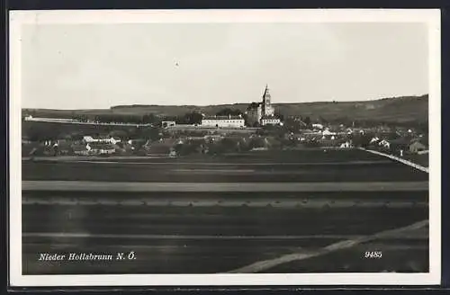 AK Nieder Hollabrunn /N. Ö., Totalansicht übers Feld