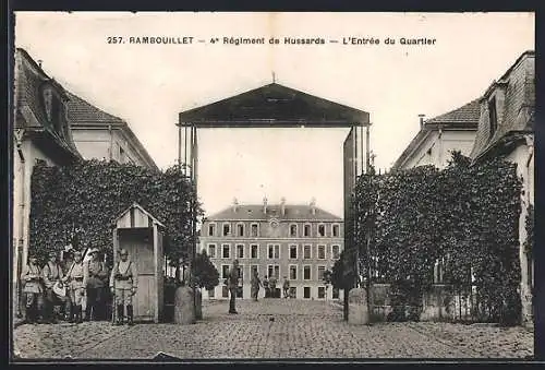 AK Rambouillet, 4. Régiment de Hussards, l`Entrée du Quartier