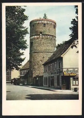 AK Salzwedel, Strassenpartie am Karlsturm mit Gasthaus zum Karlsturm