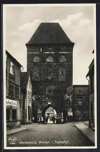 AK Marienburg / Malbork, Blick zum Töpfertor