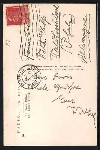 AK Paris, La Tour Eiffel, Eiffelturm und Passanten