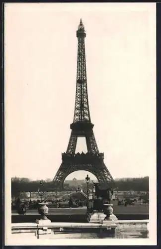 AK Paris, La Tour Eiffel, Eiffelturm