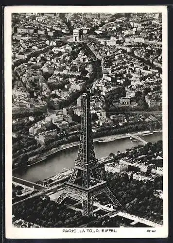 AK Paris, La Tour Eiffel, Eiffelturm mit der Stadt