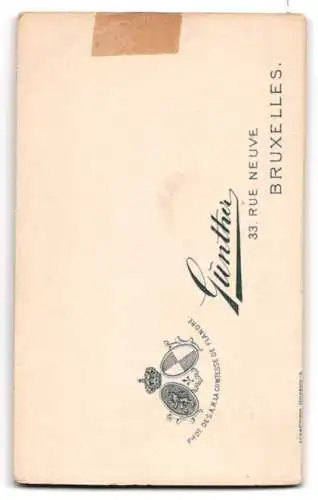 Fotografie Günther, Brüssel, Rue Neuve 33, Porträt eines eleganten Herrn