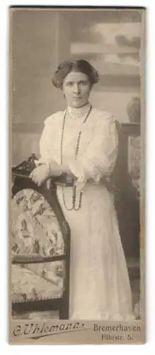 Fotografie G. Uhlemann, Bremerhaven, Fährstrasse 5, Portrait einer eleganten Dame