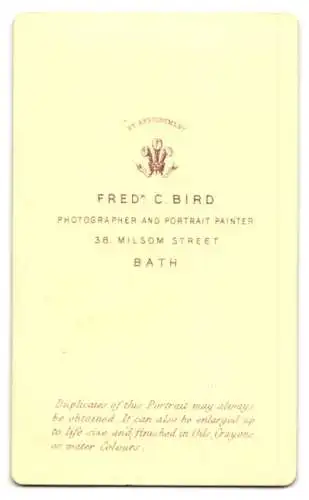 Fotografie F.C. Bird, Bath, Milsom Street 38, Porträt einer eleganten Dame