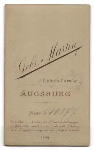 Fotografie Gebr. Martin, Augsburg, Bahnhofstrasse, Portrait einer Frau in tailliertem Kleid