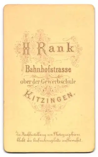 Fotografie H. Rank, Kitzingen, Bahnhofstrasse, Porträt eines jungen Mannes