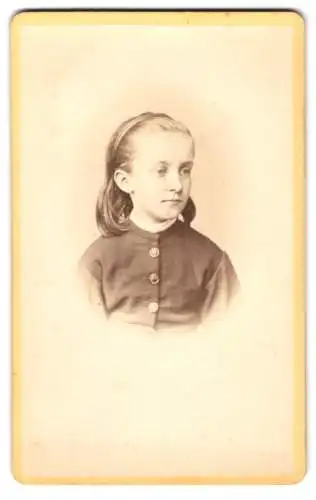 Fotografie H.A. Dietz, München, Sendlingerthorplatz 6, Porträt eines jungen Mädchens