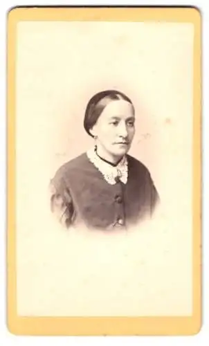 Fotografie N. A. Dietz, München, Sendlingerthorplatz Nr. 6 a/0, Portrait einer Dame