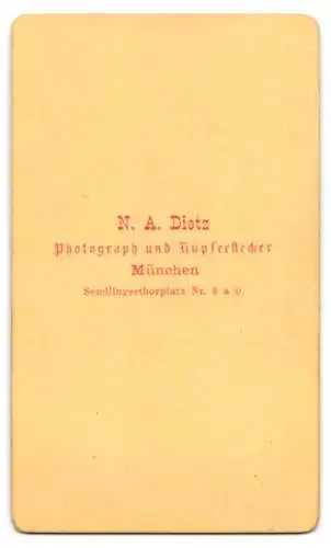 Fotografie N. A. Dietz, München, Sendlingerthorplatz Nr. 6 a/0, Portrait einer Dame