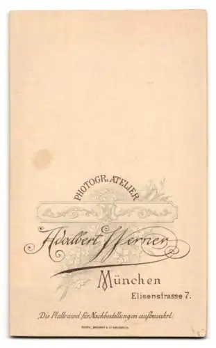 Fotografie Adalbert Werner, München, Elisenstrasse 7, Junge mit Kerze und Hut