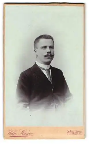 Fotografie Wilh. Mayer, Esslingen, Kronenstrasse 14, Portrait eines Mannes mit Schnurrbart