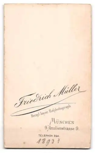 Fotografie F. Müller, München, Amalienstrasse 9, Porträt eines jungen Mannes