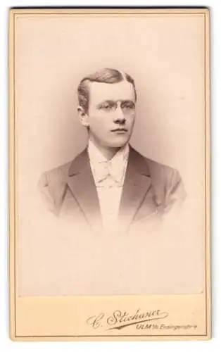 Fotografie C. Stichaner, Ulm, Ensingerstrasse 4, Portrait eines jungen Mannes