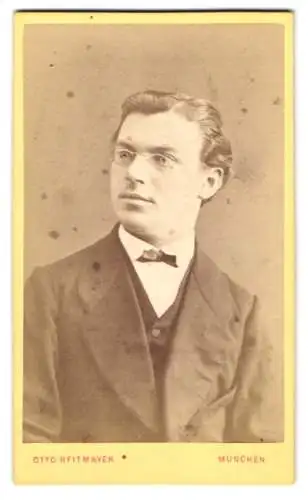 Fotografie Otto Reitmayer, München, Kaufingerstrasse 9, Portrait eines jungen Mannes