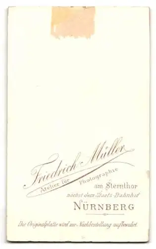 Fotografie Friedrich Müller, Nürnberg, am Sternthor, Porträt eines Herrn mit Fliege