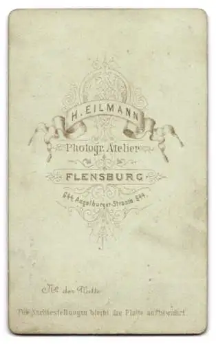 Fotografie H. Eilmann, Flensburg, Angelburger Strasse 644, Dame in kariertem Kleid nebst Ehemann