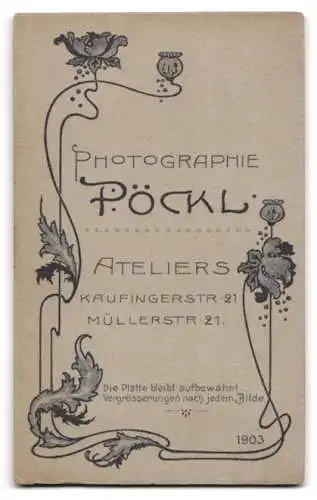 Fotografie Oscar Pöckl, München, Kaufingerstr. 21, Porträt eines Herrn mit Fliege