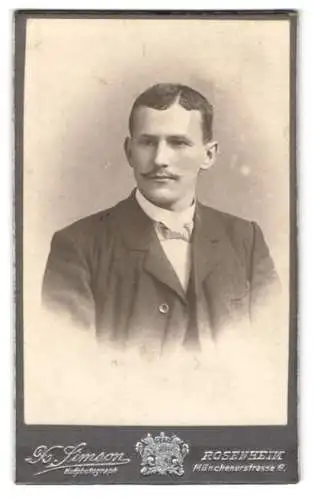 Fotografie K. Simson, Rosenheim, Münchenerstrasse 6, Portrait eines eleganten Herrn