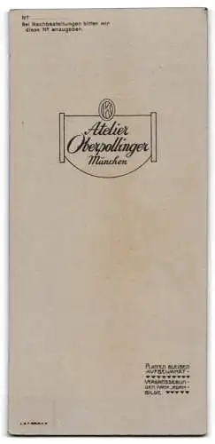 Fotografie Atelier Oberpollinger, München, Elegante Dame mit prachtvollem Hut